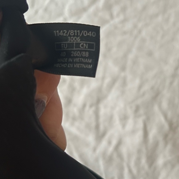 Pointed toe ankle boot - Picture 5 of 6